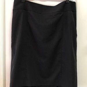 EUC THE LIMITED BLACK PIN STRIPED PENCIL SKIRT.